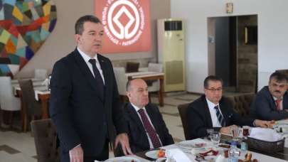 Alevi vatandaşlar için Bergama’da geniş katılımlı toplantı