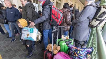 874 bin mülteci Ukrayna'dan komşu ülkelere geçti