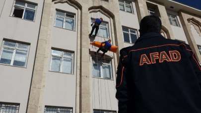 Türkiye genelindeki okullarda eş zamanlı deprem tatbikatı yapıldı