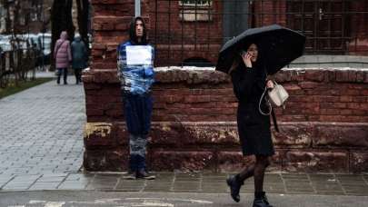 Lviv'de casus şüphelisi direğe bağlandı