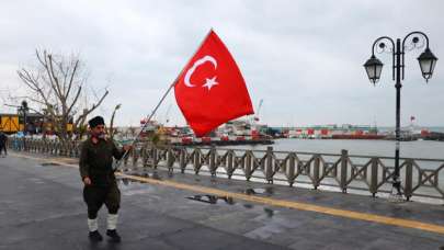 Şehitler için İstanbul'dan Çanakkale'ye yürüyor