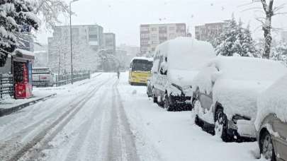İstanbul'da kar yağışı etkisini sürdürüyor