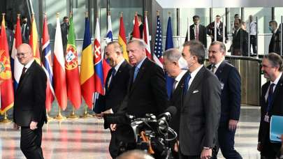 NATO Zirvesi'nde 'aile fotoğrafı'