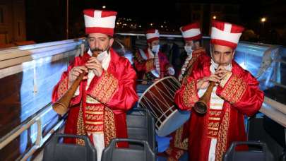 Sahura mehter marşıyla kalktılar!