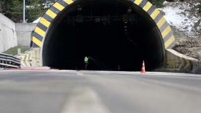 Heyelan nedeniyle kapanan Bolu Dağı Tüneli ulaşıma açıldı