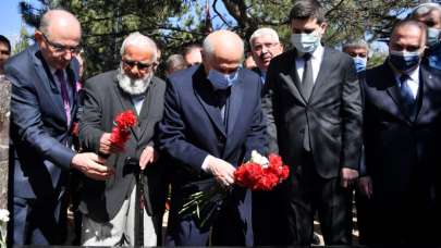 Başbuğumuz Alparslan Türkeş’i vefatının 25’inci yılında rahmetle, minnetle, şükranla anıyoruz