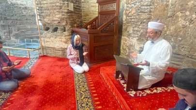 Ezan sesinden etkilenen Ukraynalı kadın Müslüman oldu