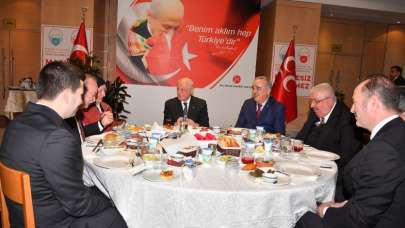 MHP Lideri Devlet Bahçeli Ülkücü Şehit aileleriyle iftar yaptı