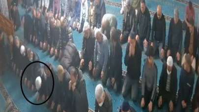 Cemaatle namazını kılarken canını teslim etti!