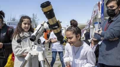 Meclis'te düzenlenen etkinliklerde çocuklar hem eğlendi hem de öğrendi