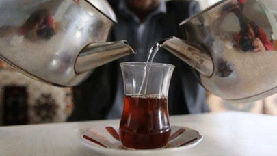 Çay demlerken sakın bunu yapmayın!