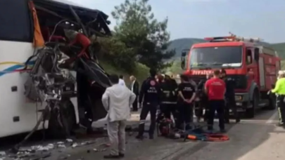 Bursa'da TIR otobüse çarptı: Ölü ve yaralılar var