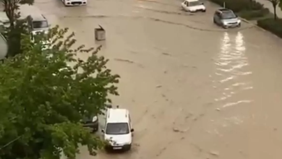 Ankara'da sağanak yağış sonrası yolları su bastı