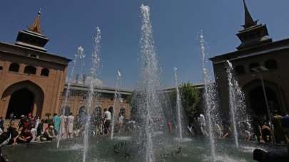 Hindistan'da hava sıcaklığı 49 dereceyi aştı