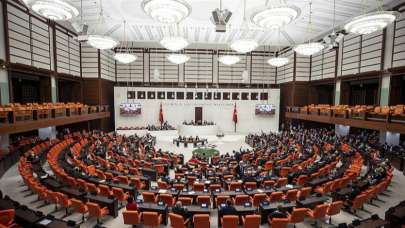 Meclis, ekonomiye ilişkin "torba" kanun teklifi için mesaisini sürdürecek