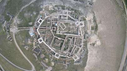 Altıntepe'den çıkartılan Urartu eserleri temsil ettiği kültürün tek örneği