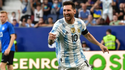 Lionel Messi 5-0 Estonya