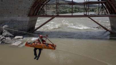 Jandarmanın "Hızırbey"leri selin vurduğu her noktada afetzedelerin imdadına yetişiyor