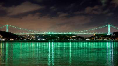 İstanbul’un köprüleri skolyoz hastalığına dikkati çekti