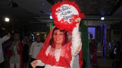 Gerçeğini aratmadı! Bu düğünde damat yok