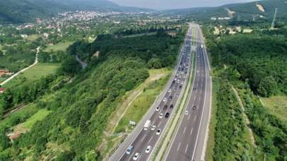Bolu Dağı'nda bayram tatili nedeniyle uzun araç kuyrukları oluştu