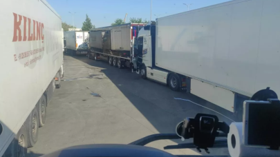 Türkiye devreye girdi, kriz çözüldü! Türk TIR'ları yola çıktı