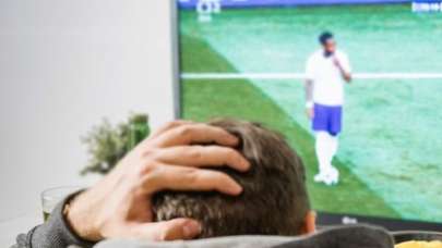 Fenerbahçe'ye kızdı, eşine bakın ne yaptı! Skandal olay