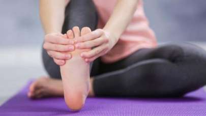 50 yaşından sonra aman dikkat! Ayaklarınızda bunlar oluyorsa...