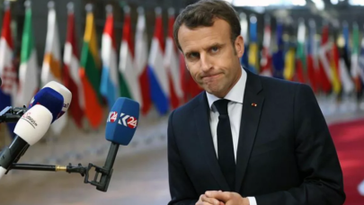 Macron'a Cezayir'de soğuk duş! Apar topar aracına bindirildi
