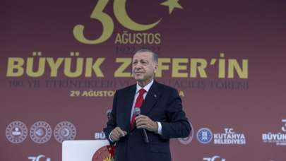 Bu millet o imanlı yürekleriyle imansızları İzmir'den denize döktü