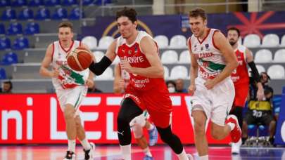 12 Dev Adam, EuroBasket'te 2'de 2 yaptı