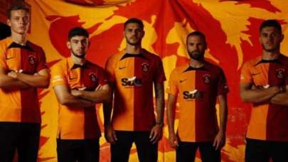 Galatasaray'da 5 transfer art arda açıklandı! İmza şov...