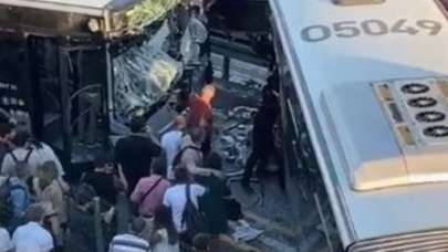 İstanbul Avcılar'da iki metrobüs kafa kafaya çarpıştı! Ağır yaralılar var