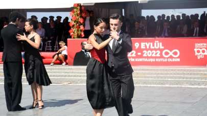 İzmir'de kurtuluşun 100'üncü yılına coşkulu kutlama