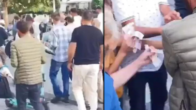 Eminönü'nde ilginç anlar: Paralarını inatla havaya saçtı