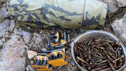 Tunceli'de teröristlerin inleri yerle bir edildi