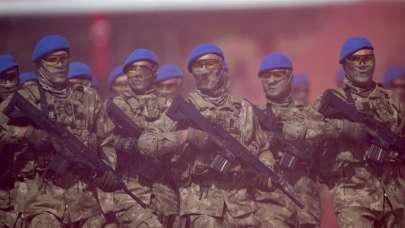 Zorlu eğitimi tamamlayan komandolar yemin etti