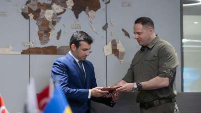 Zelenskiy'den Selçuk Bayraktar'a 'Devlet Liyakat Nişanı'