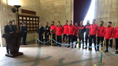 Dünya Şampiyonu Ampute Futbol Milli Takımı, Anıtkabir'i ziyaret etti