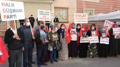 Evlat nöbetine iki aile daha katıldı