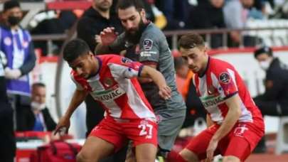 İlk yarısı 5 gol olan maçta Antalyaspor Karagümrük'ü geriden gelerek mağlup etti!