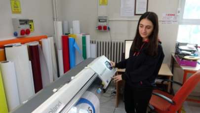 Fabrika gibi okul! Adeta para basıyor