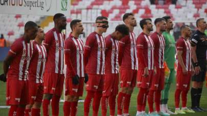 Sivasspor ve Ümraniyespor puanları paylaştı! 2-2