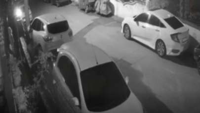 Korkunç görüntü ortaya çıktı! Depremin arabayı zıplattığı an