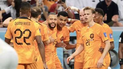 Hollanda son 16'ya lider turladı