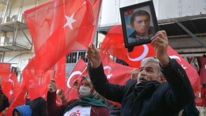 Hakkarili ailelerin evlat nöbeti devam ediyor