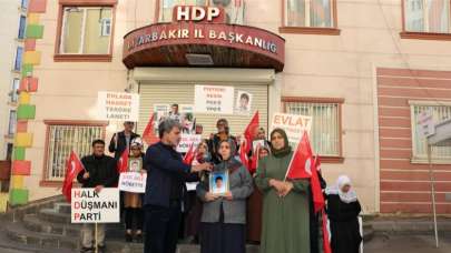 Diyarbakır annelerinin oturma eylemine bir aile daha katıldı