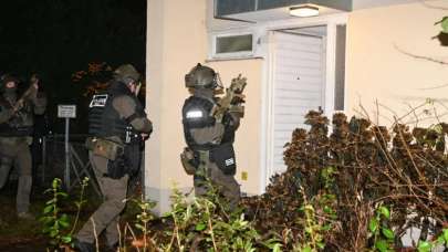 Almanya'da darbe planlayan Nazilere polis operasyonu