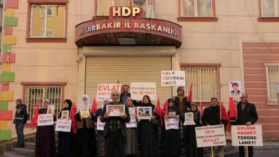 Evlat nöbetine 2 aile daha katıldı