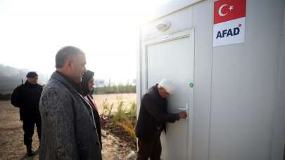 Düzce'de depremzedelere konteynerler teslim ediliyor